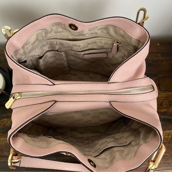 Michael Kors Pink Leighton Studded Shoulder Bag. Pebbled Leather - Picture 8 of 11